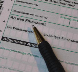 Deutsche Steuererklärung mit Stift
