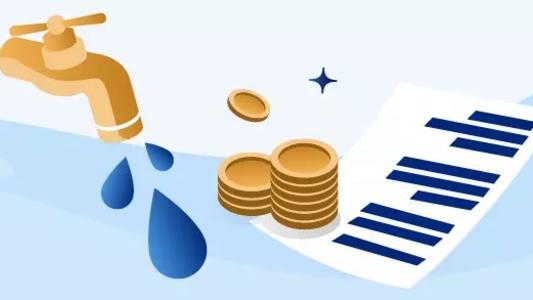 Wasserhahn und Münzen